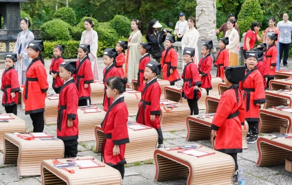 통행료의 Rite : Pingyao의 Confucius Temple에서 