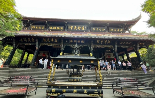 Erwang Temple:천연 사원에서 제이드 요새의 동화
