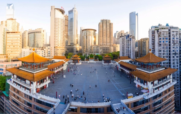 علامة (تشونغكينغ) 8D ماجستيرية و(جورني) إلى الطابق 22 في الطابق الأول