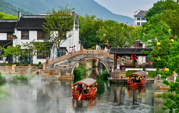 Huishan Ancient Town: A Pilgrimage from the Secret Realm of Ancestral Halls to the Cultural Heritage of Jiangnan