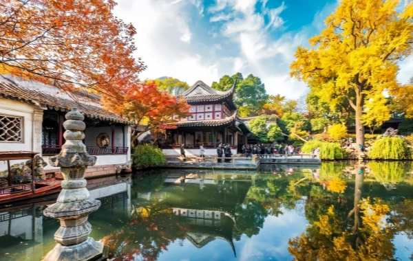 The Lingering Garden: A flowing three-dimensional landscape painting