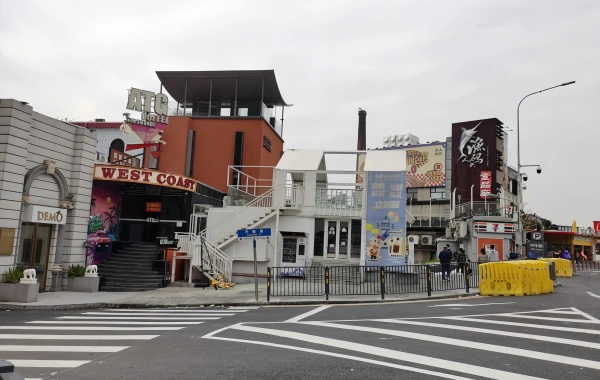 (كورني) من (أولد ريفر بنك) الصناعي إلى (نيو آرتيست واترف)-2