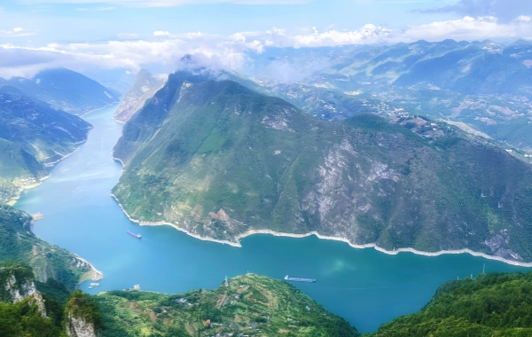 Три ущелья реки Янцзы: эпос гор и рек, протекающий коридор китайской цивилизации