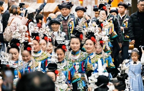 Ich bin nicht da. Dorf: Eine immersive Reise in das geheime Reich des Dong-Volks und ihres Millenniums immateriellen Kulturerbe-3