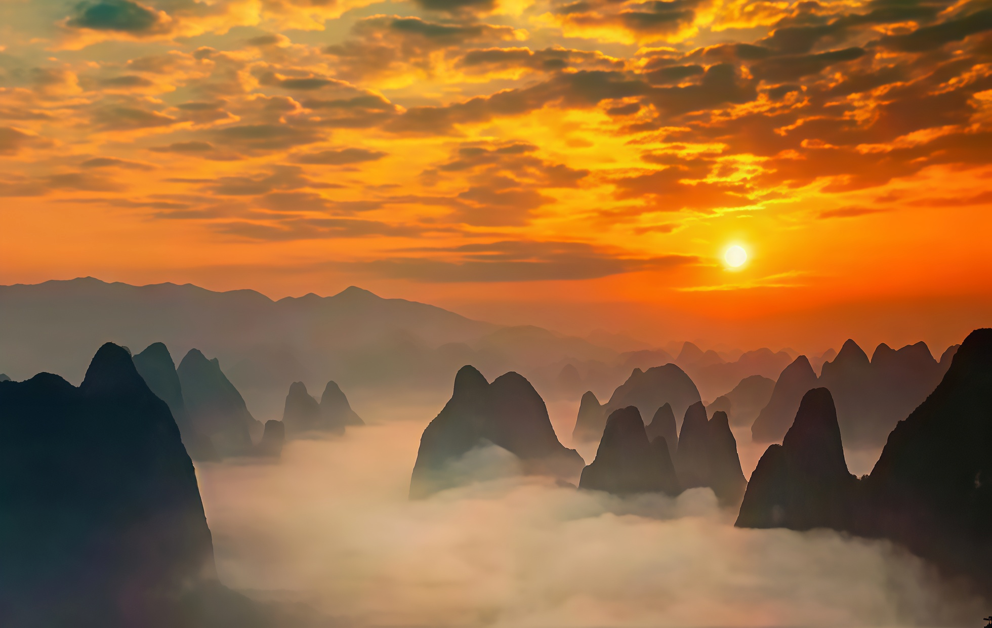 Xianggong Mountain: A Photographer's Paradise Overlooking the Li River's 