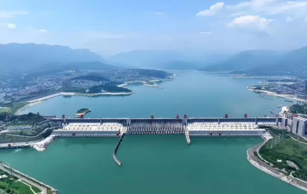 Le barrage des Trois Gorges :Du vieux rêve à un projet national géant