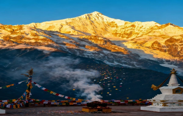  قرية يوبنغ: تراكينج جورني إلى شانغري لام تايمليس