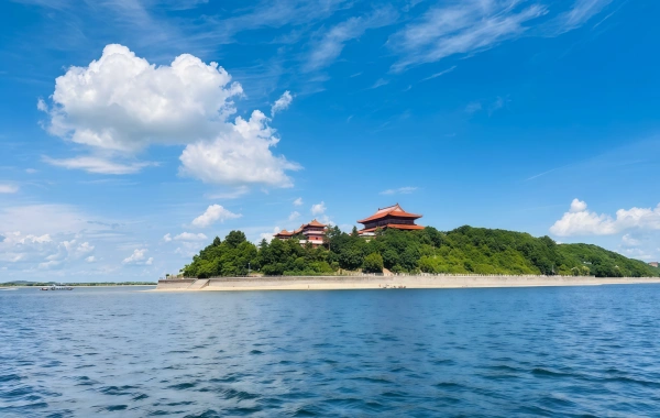 بحيرة جينغبو: A Journey of Ice and Fire on a Volcanic Barrier Lake-4