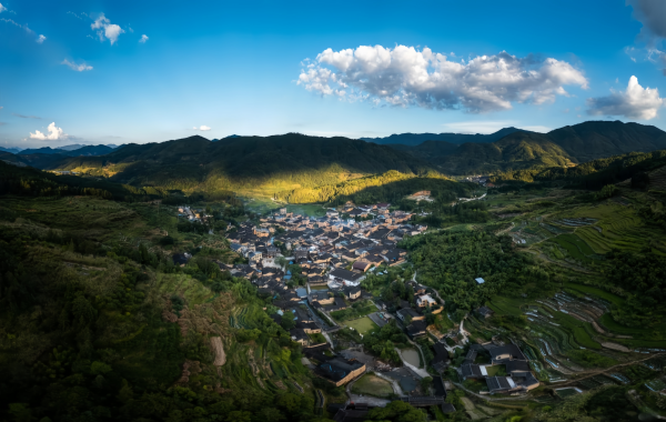 ロングタン古都:歴史のエコーと毎日の生活を1700年の歴史に刻む宝石