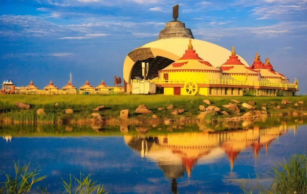 Gegentala Grassland Tourist Area:A Journey to the Vast,Bright Grasslands—The Landing Site of the Shenzhou Spacecraft-2