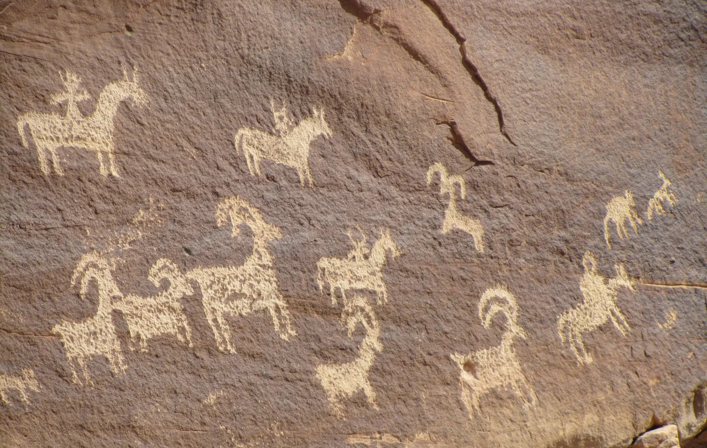 Helan Mountain Rock Carvings: A Journey Through a Stone Epic Spanning Ten Thousand Years-2