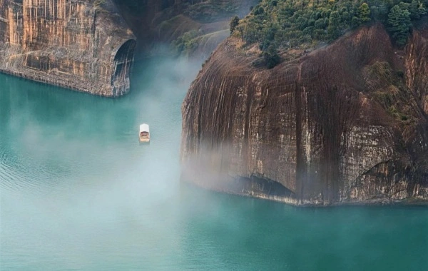 بحيرة باوفنغ: A Journey to a 