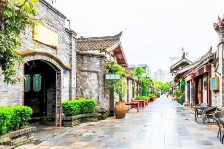 May Day: the Special Experiences in Chengdu