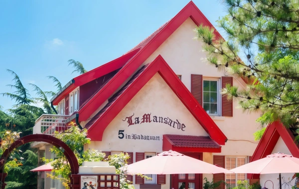 Badaguan Scenic Area: Una Fusione senza tempo di natura e architettura a Qingdao