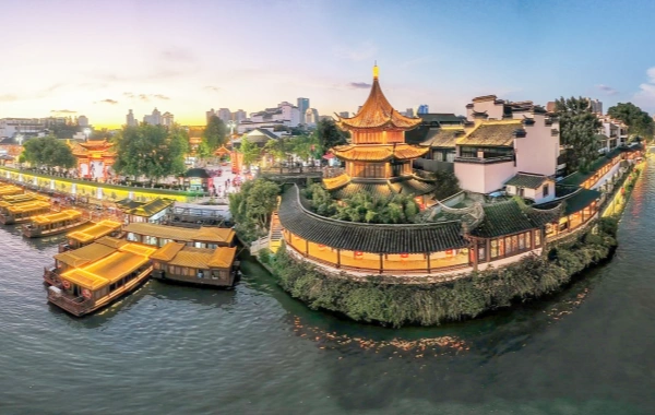 Confucius Temple and Qinhuai River Scenic Area