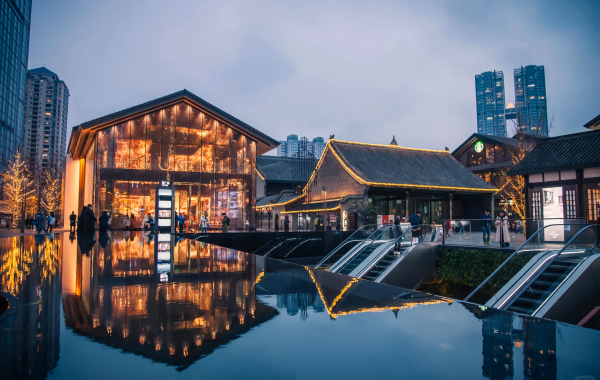 Chengdu Taikoo Li: A Fashionable 'Slow Play' Courtyard Next to a Millennium Old Temple