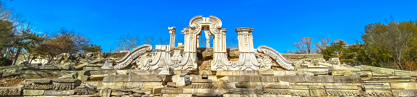 오래된 여름 궁전 : 모든 정원 중 정원은 영광과 고통을 모두 목격합니다.