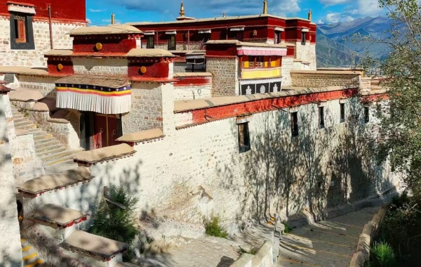 اليوم 2: لاسا ديغور