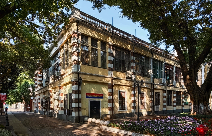 shamian island guangzhou colonial buildings